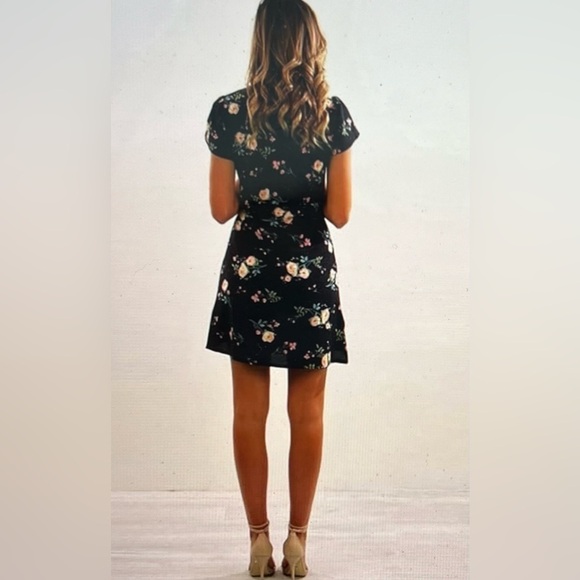 Elegant Floral Print V-Neck Dress - Size XL - Picture 13 of 13